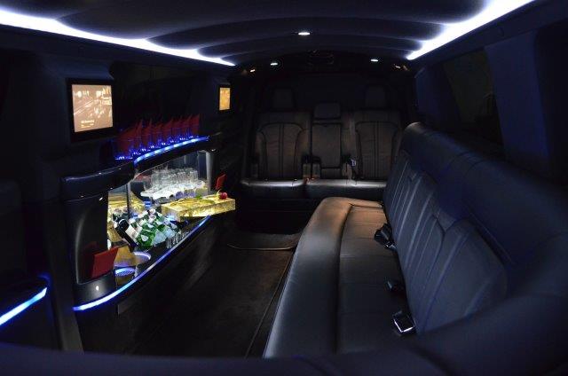 LINCOLN MKT STRETCH LIMO